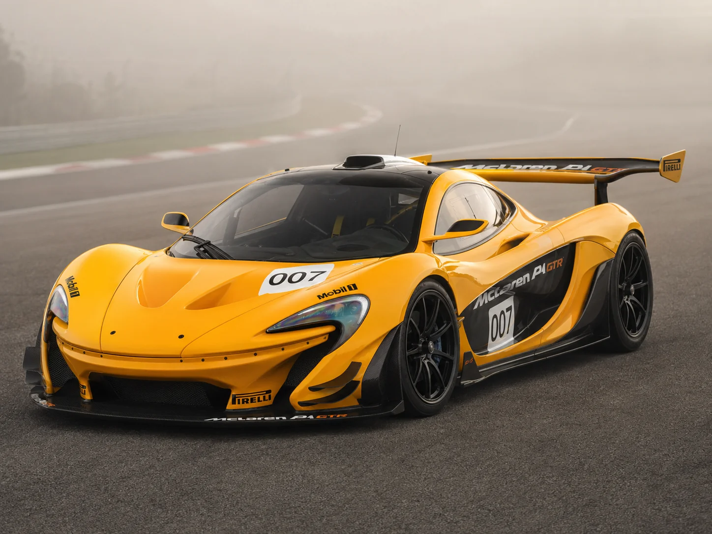 McLaren P1 GTR, rear three-quarter with fixed wing, carbon pylons and smooth rear deck